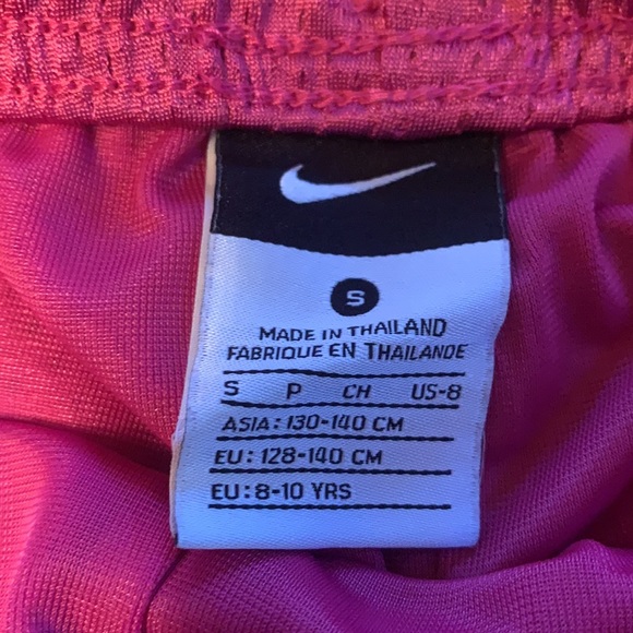Nike Girls shorts - Picture 2 of 4